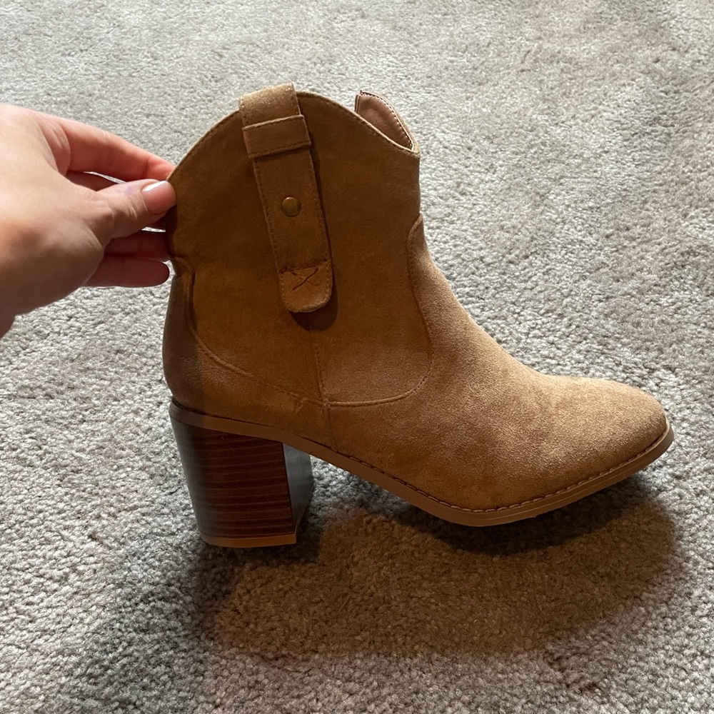 Refresh Cowboy ankle booties